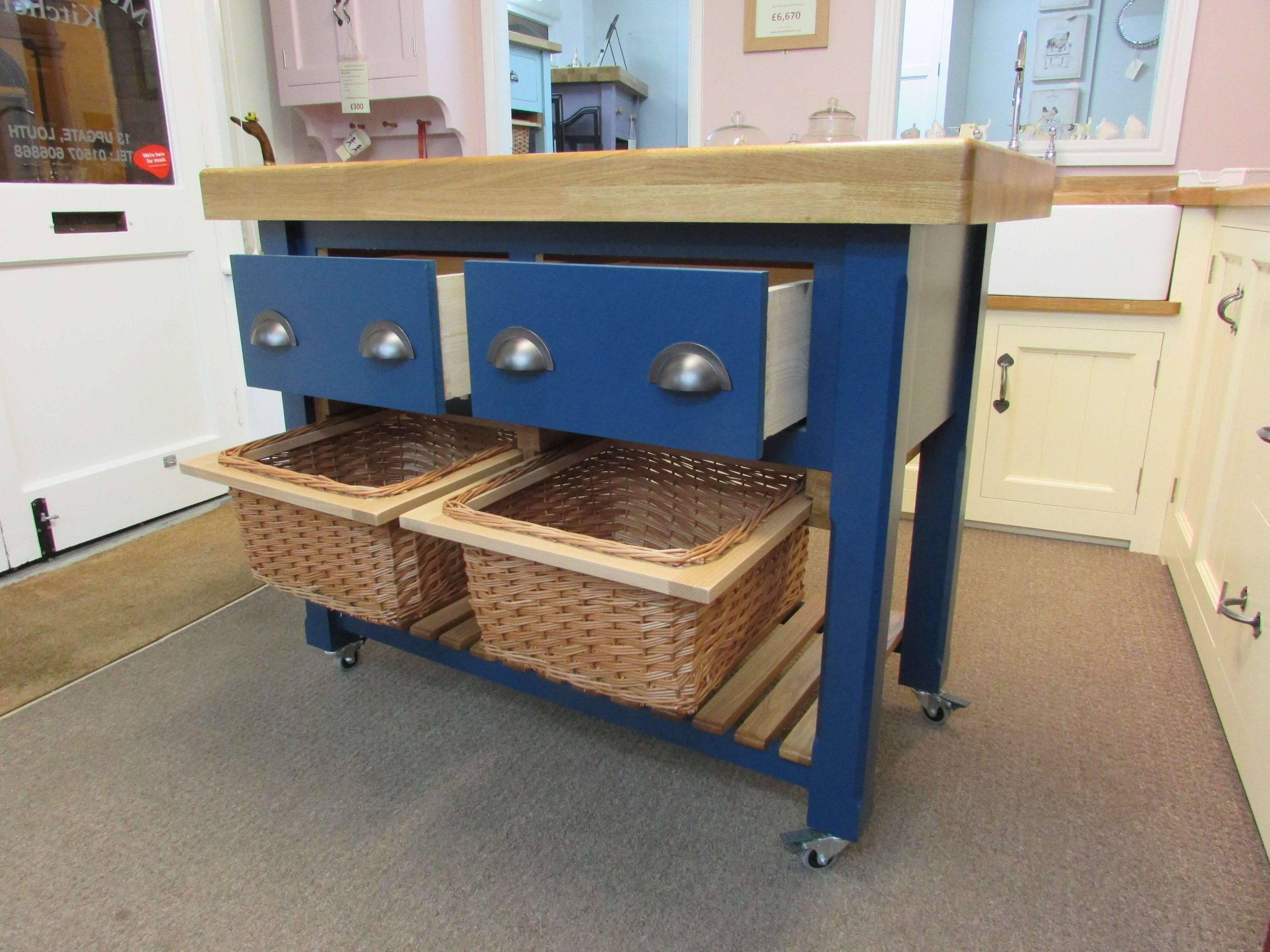 1200mm x 600mm Butcher's Block with Baskets 3 1200mm x 600mm Butcher's Block with Baskets - Image 3