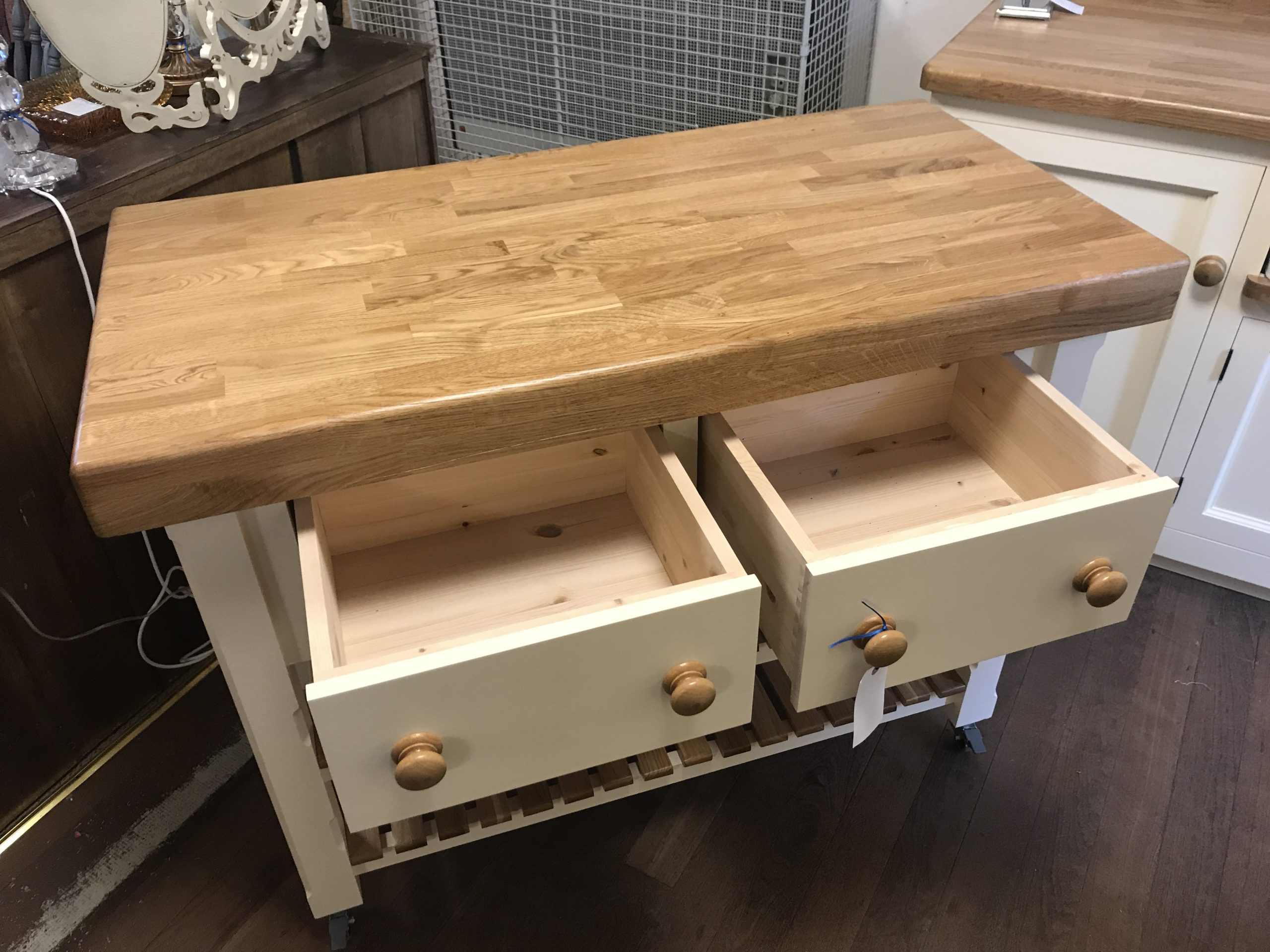 1200mm x 600mm Butcher's Block On Wheels With Two Shelves 6 1200mm x 600mm Butcher's Block On Wheels With Two Shelves - Image 6